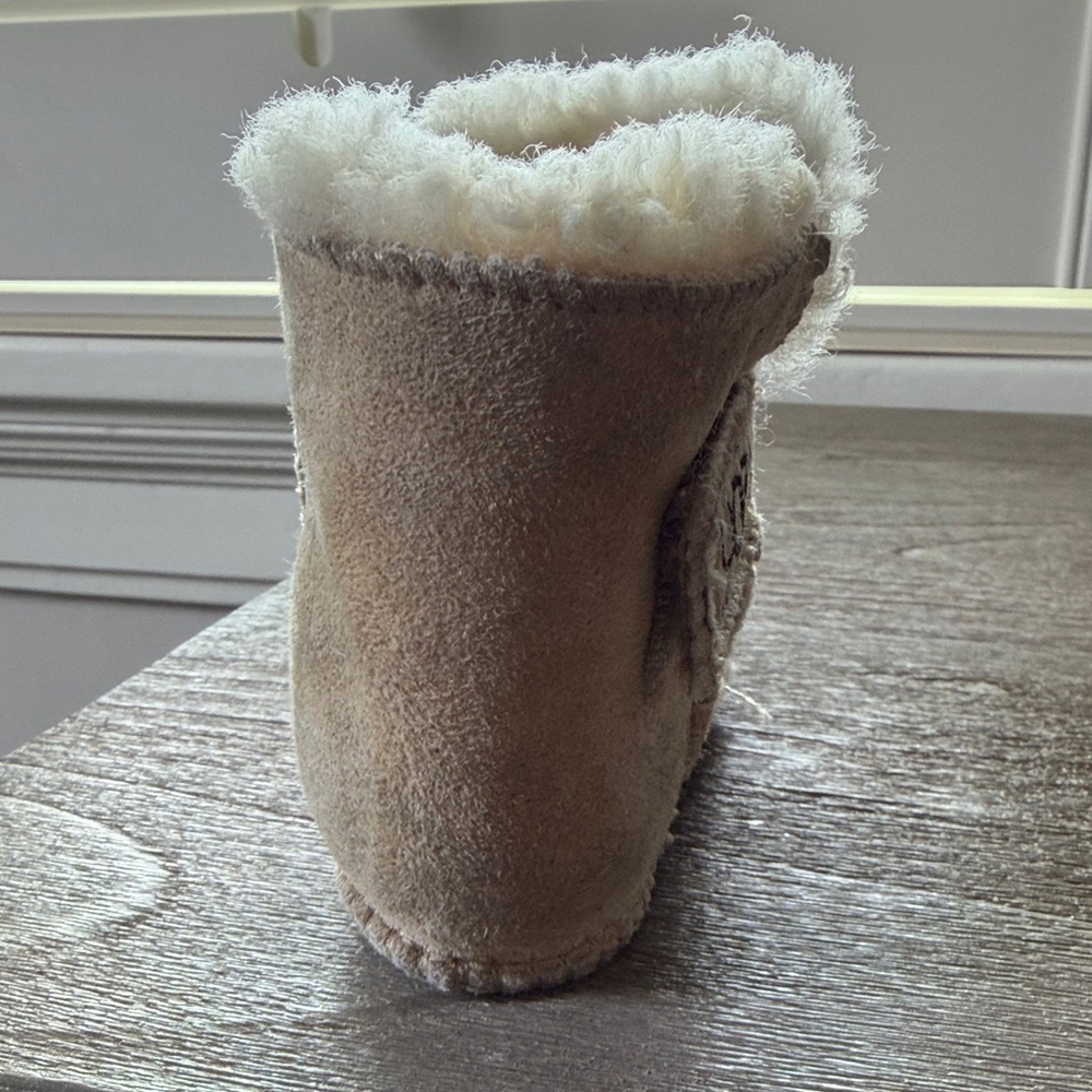 UGG Toddler Chestnut Suede Plush-Lined Booties - Picture 8 of 11